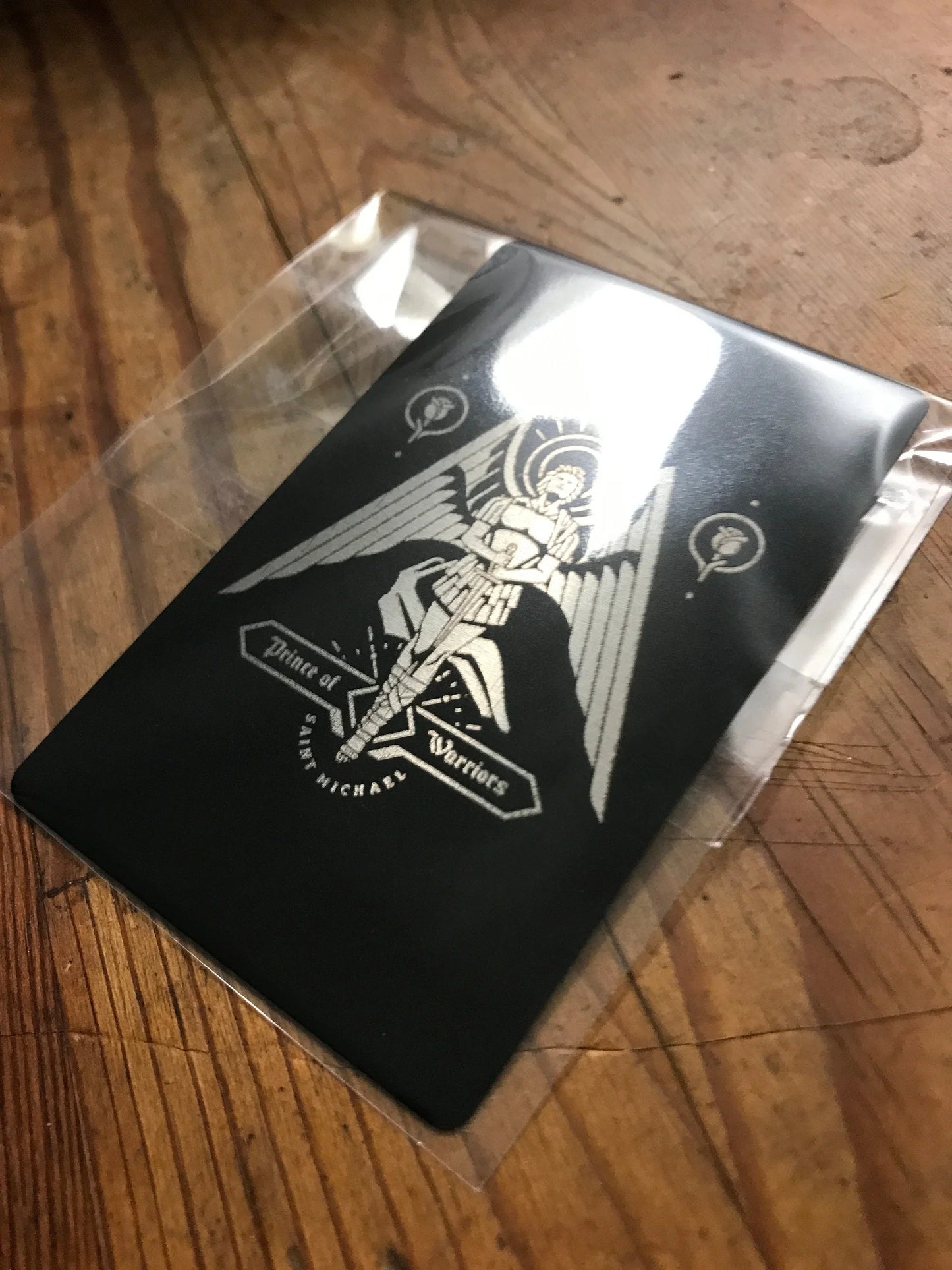 Tarjeta de recuerdo de metal de San Miguel, Príncipe de los Guerreros, tarjeta de regalo de San Miguel de aluminio anodizado grabada con láser